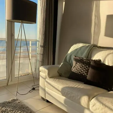 Knappe Met Subliem Zeezicht!